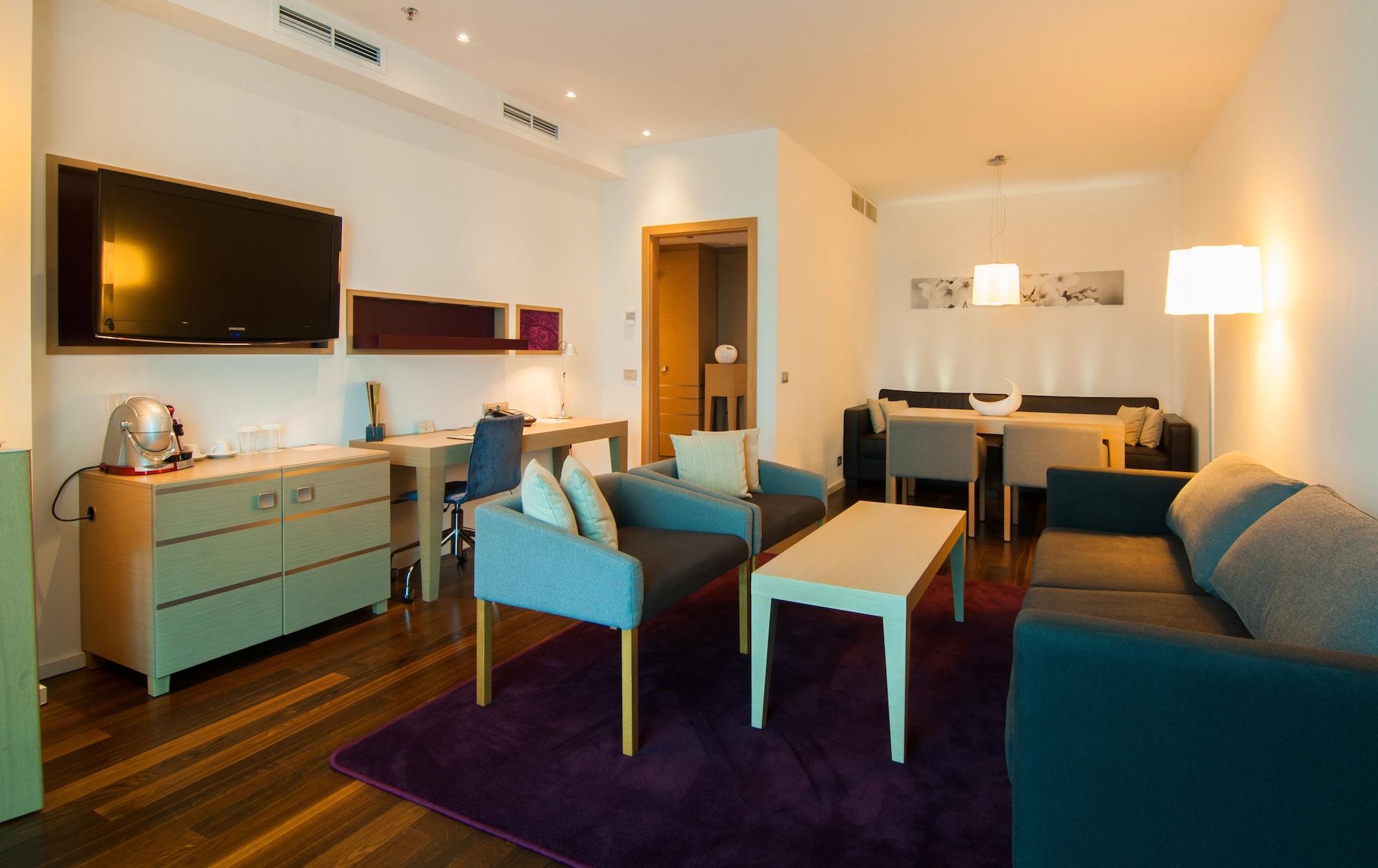 Doubletree By Hilton Oradea Hotel Ngoại thất bức ảnh