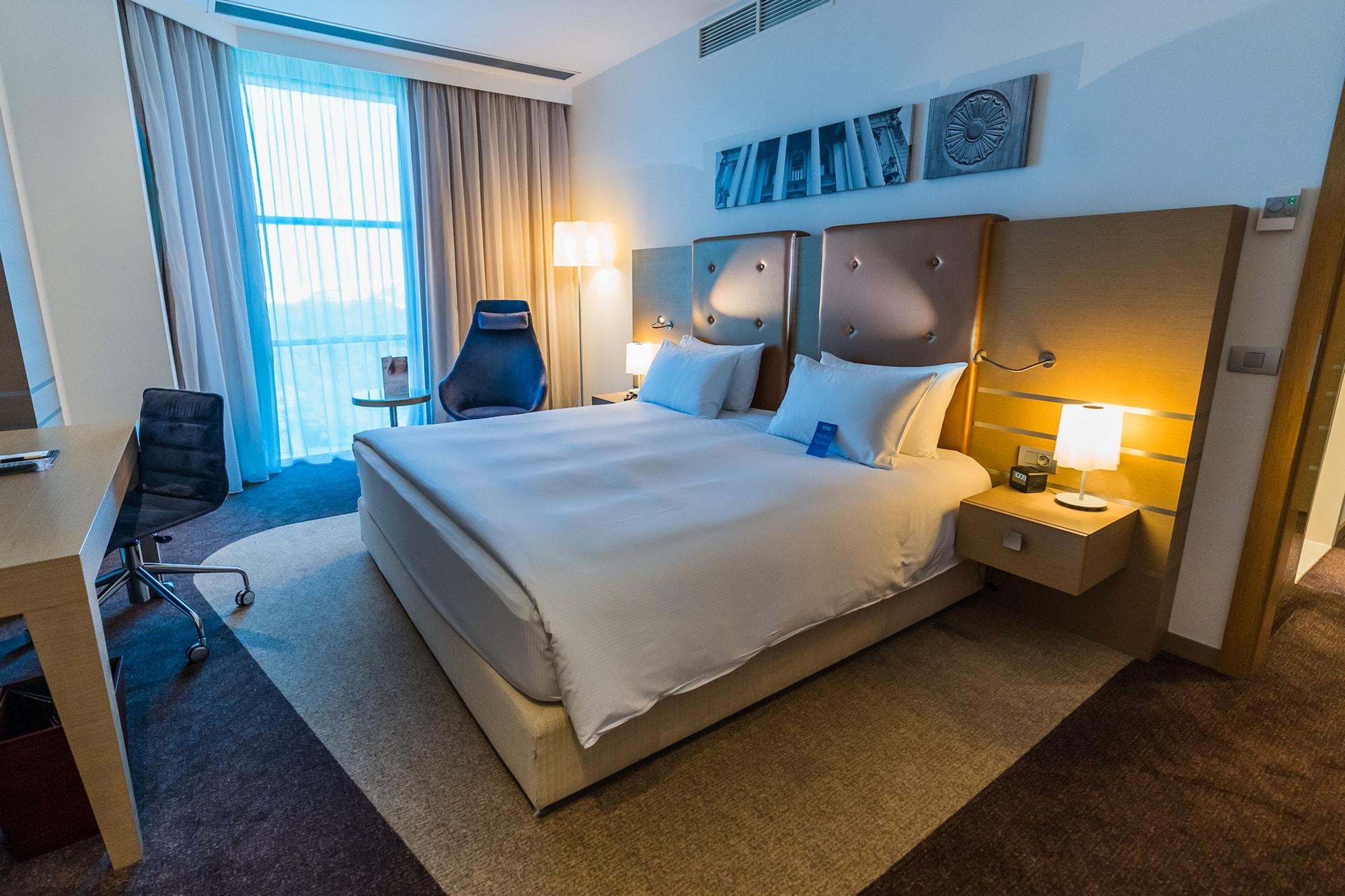 Doubletree By Hilton Oradea Hotel Ngoại thất bức ảnh