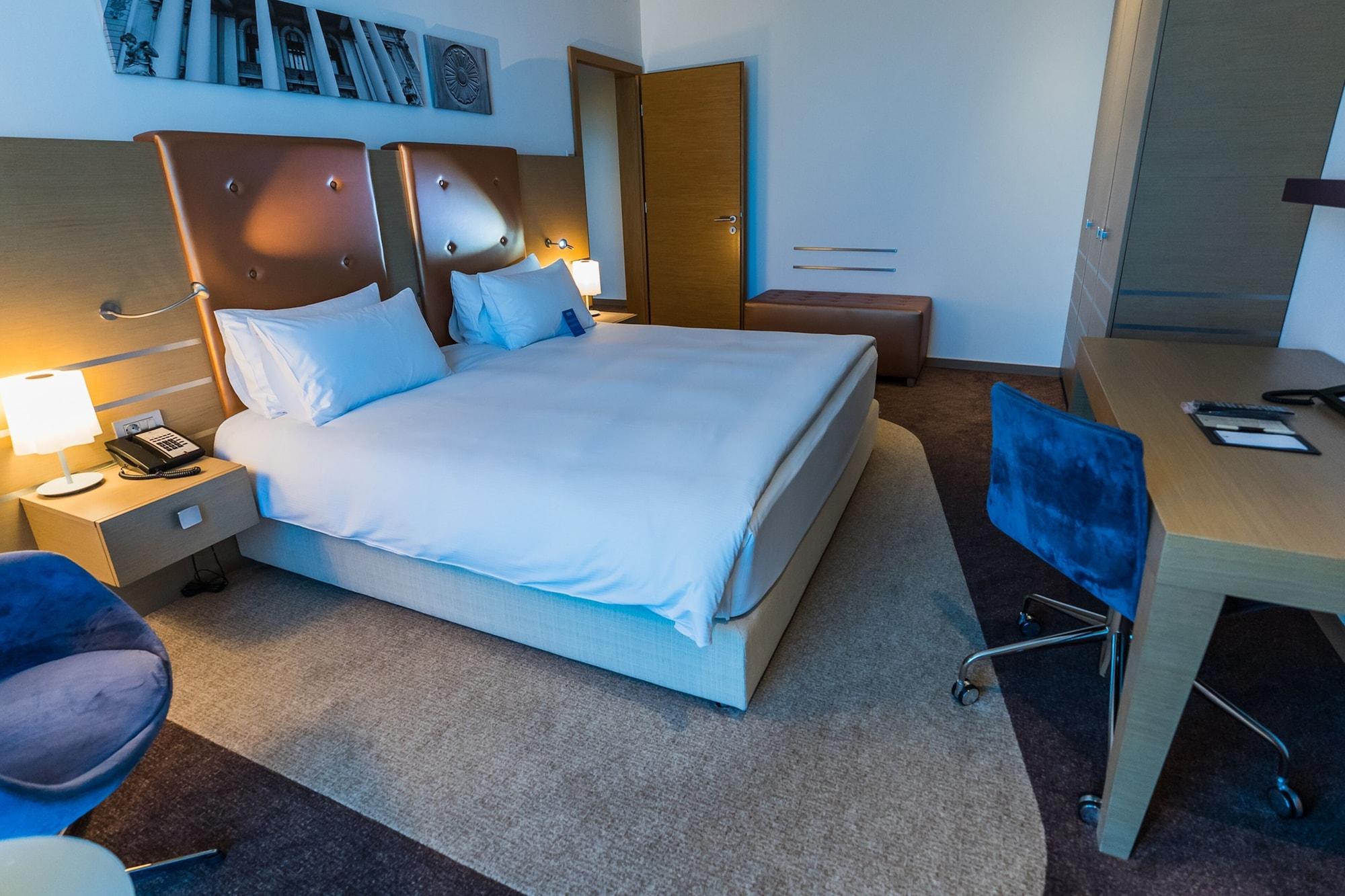 Doubletree By Hilton Oradea Hotel Ngoại thất bức ảnh