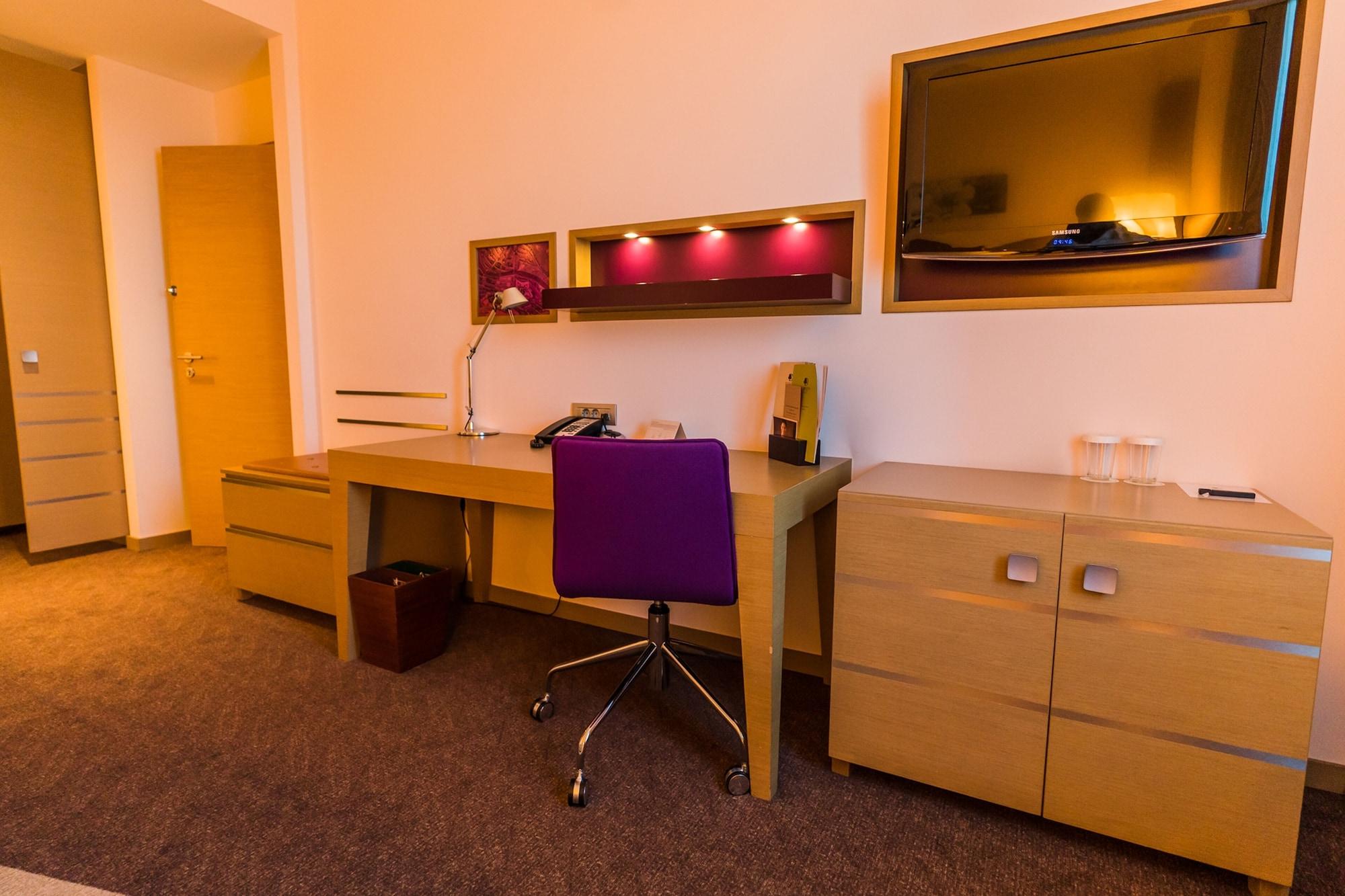 Doubletree By Hilton Oradea Hotel Ngoại thất bức ảnh
