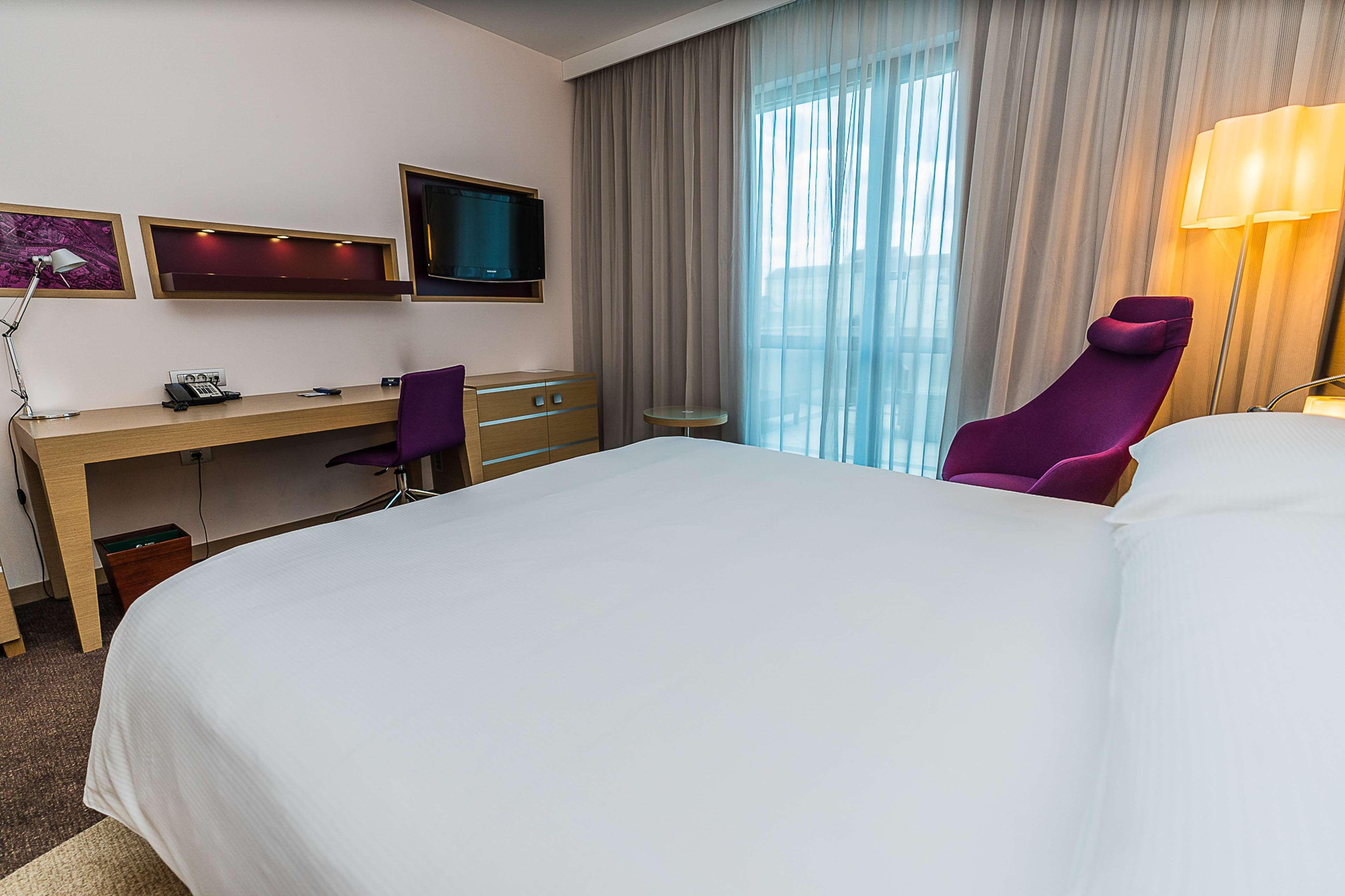 Doubletree By Hilton Oradea Hotel Ngoại thất bức ảnh
