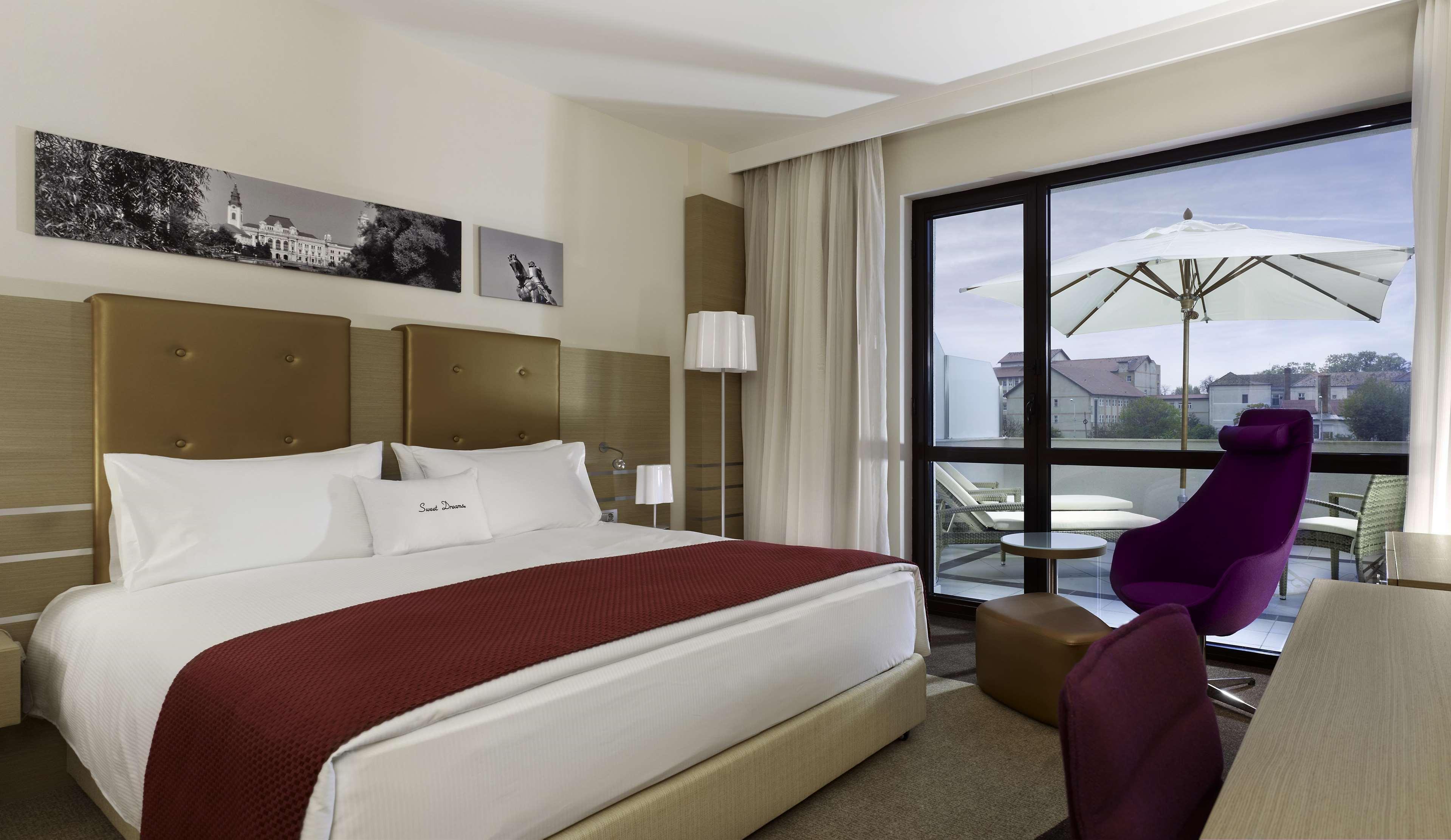 Doubletree By Hilton Oradea Hotel Ngoại thất bức ảnh