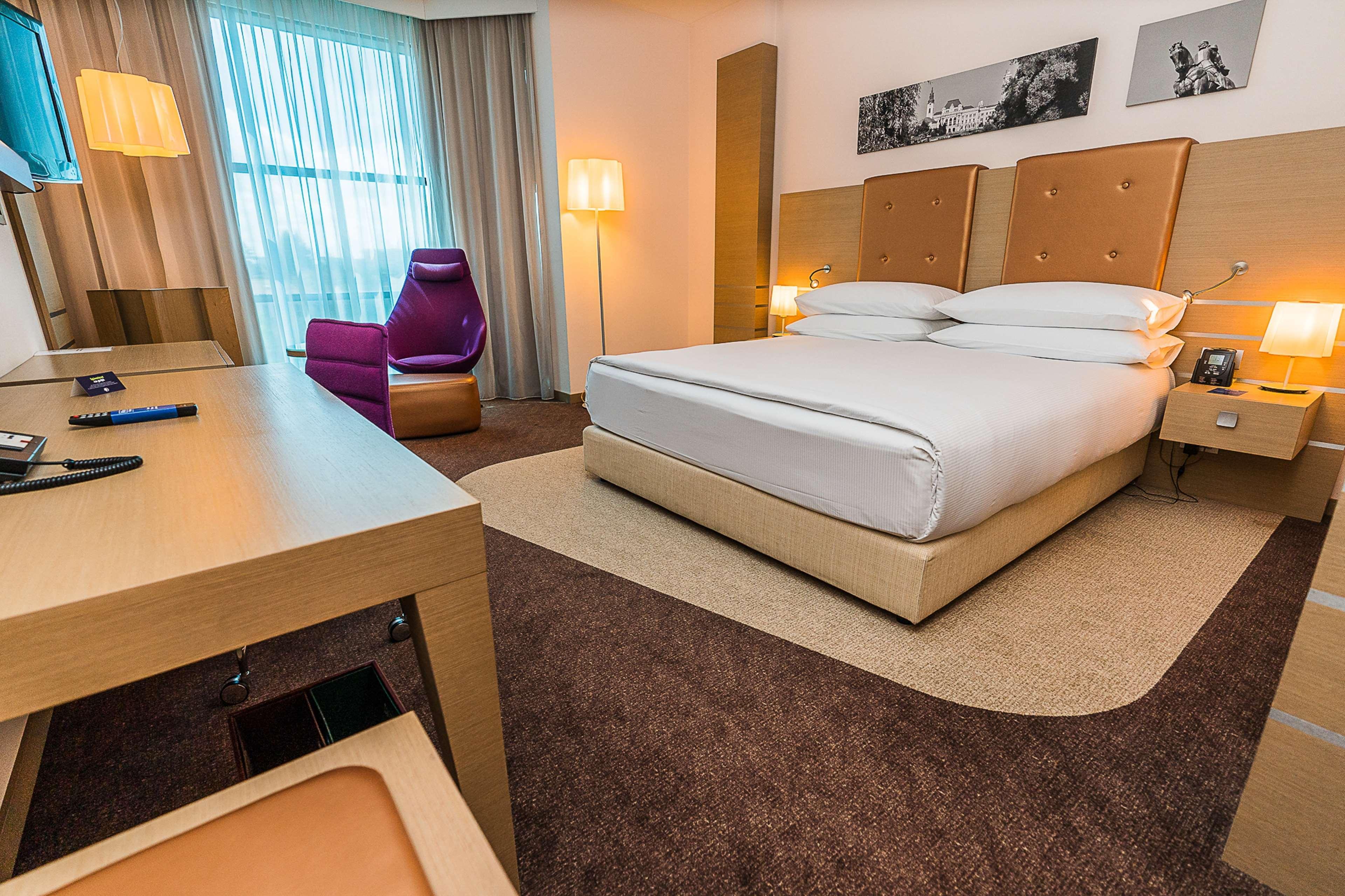Doubletree By Hilton Oradea Hotel Ngoại thất bức ảnh