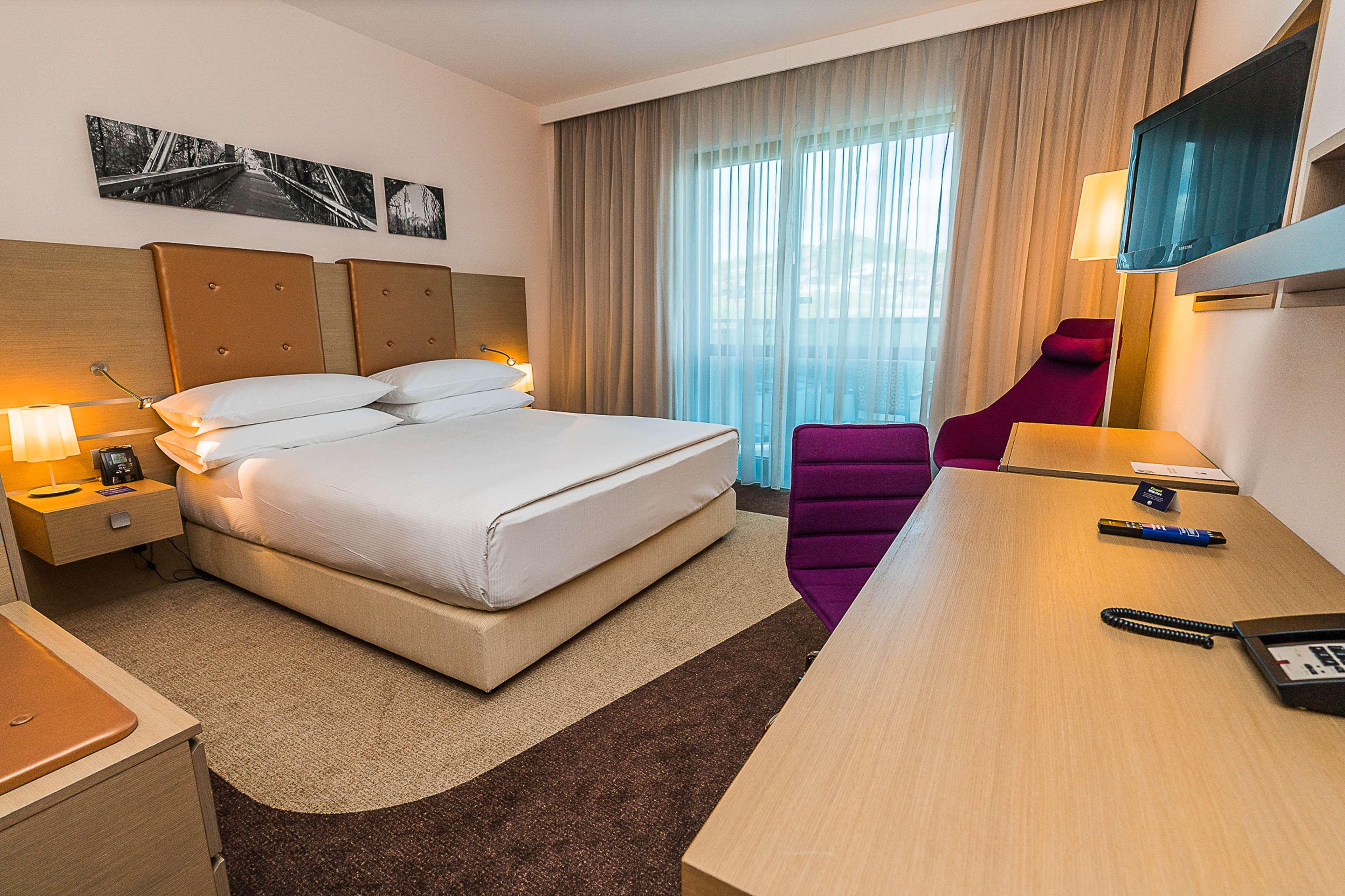 Doubletree By Hilton Oradea Hotel Ngoại thất bức ảnh