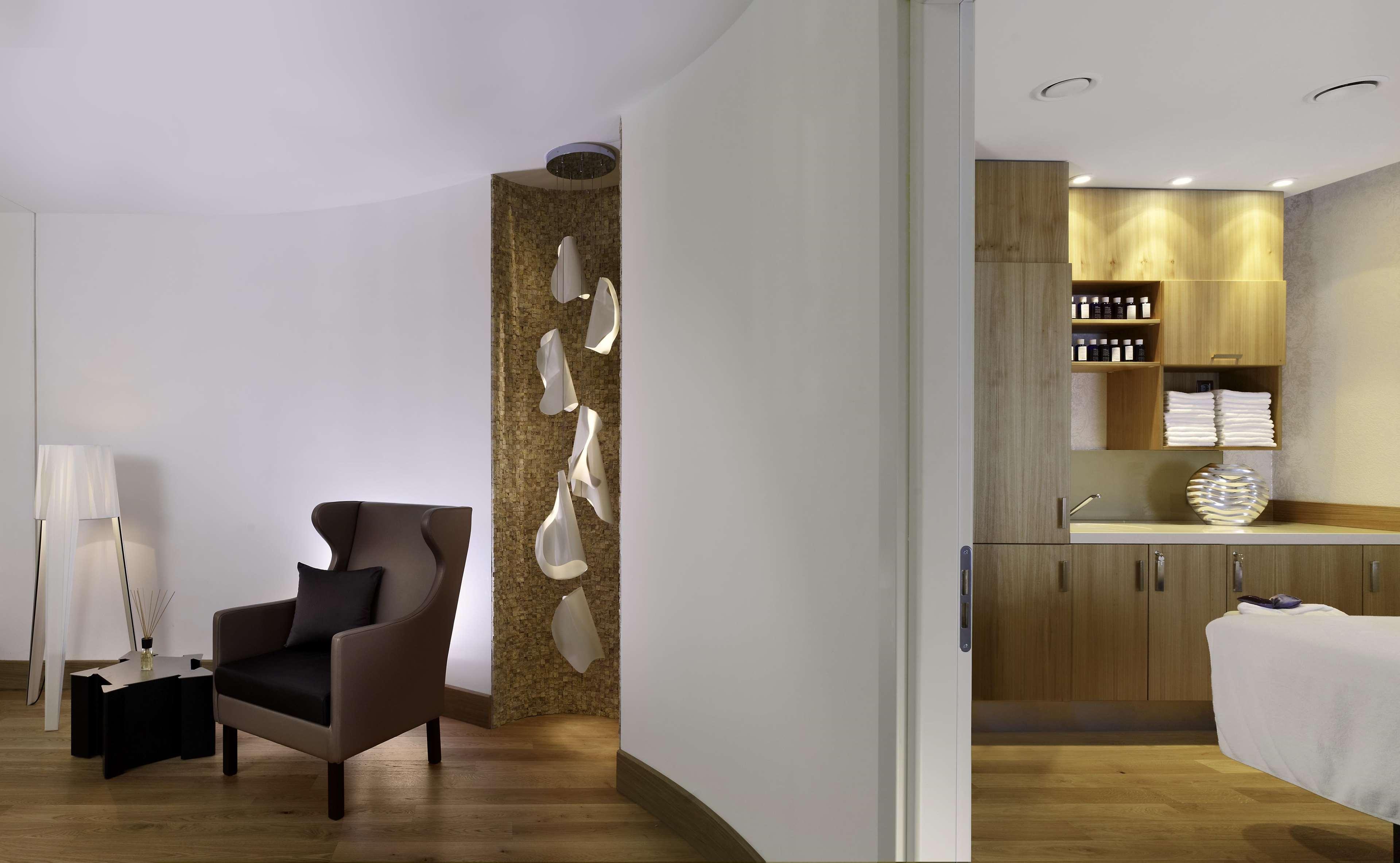 Doubletree By Hilton Oradea Hotel Ngoại thất bức ảnh