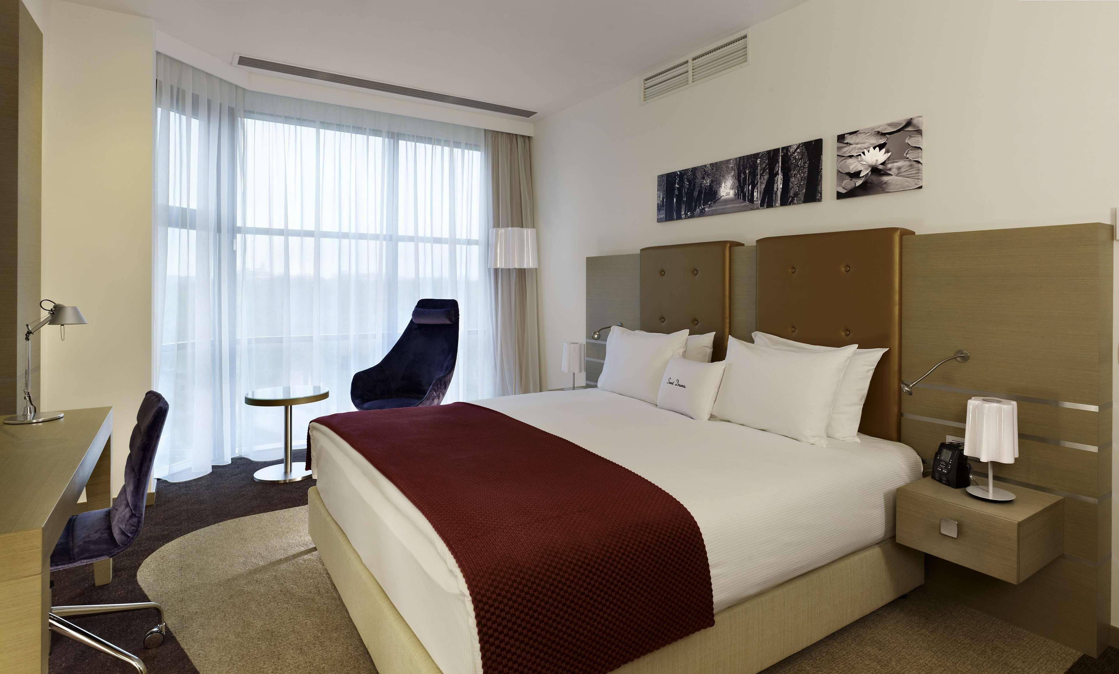 Doubletree By Hilton Oradea Hotel Ngoại thất bức ảnh