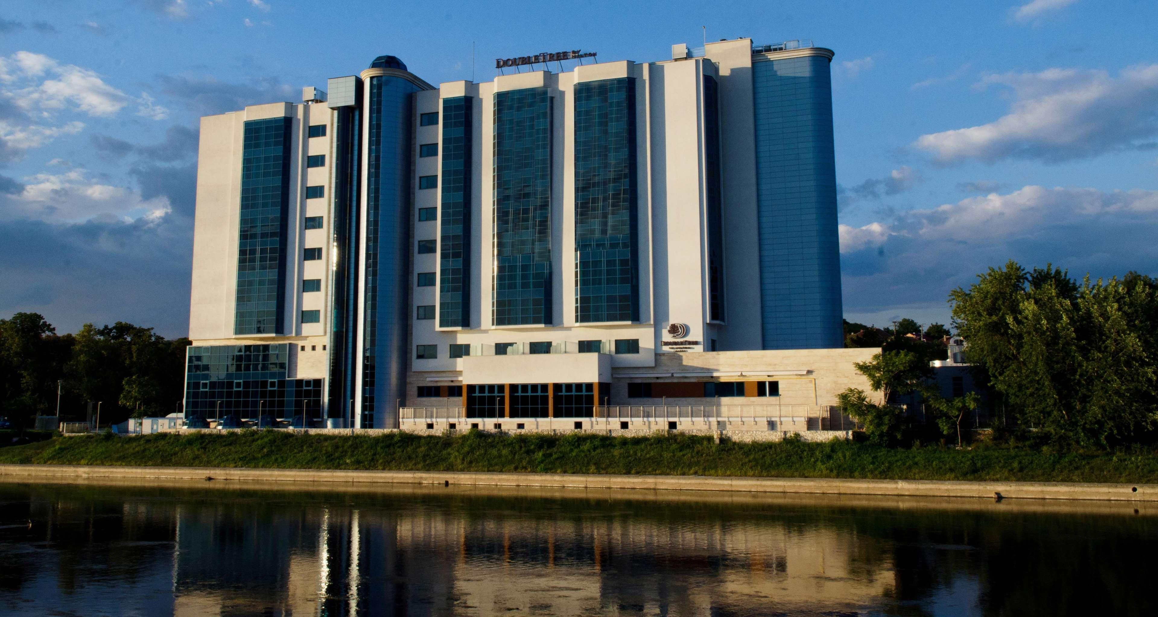 Doubletree By Hilton Oradea Hotel Ngoại thất bức ảnh