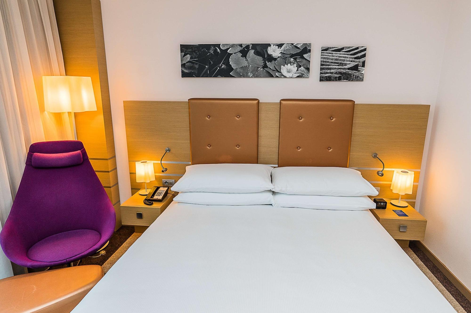 Doubletree By Hilton Oradea Hotel Ngoại thất bức ảnh