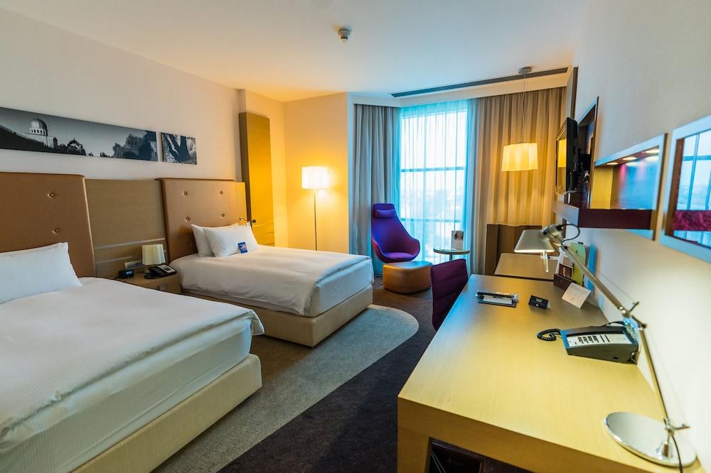 Doubletree By Hilton Oradea Hotel Ngoại thất bức ảnh