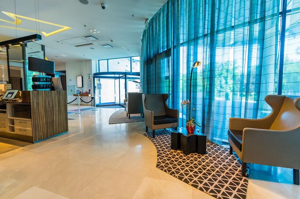 Doubletree By Hilton Oradea Hotel Ngoại thất bức ảnh