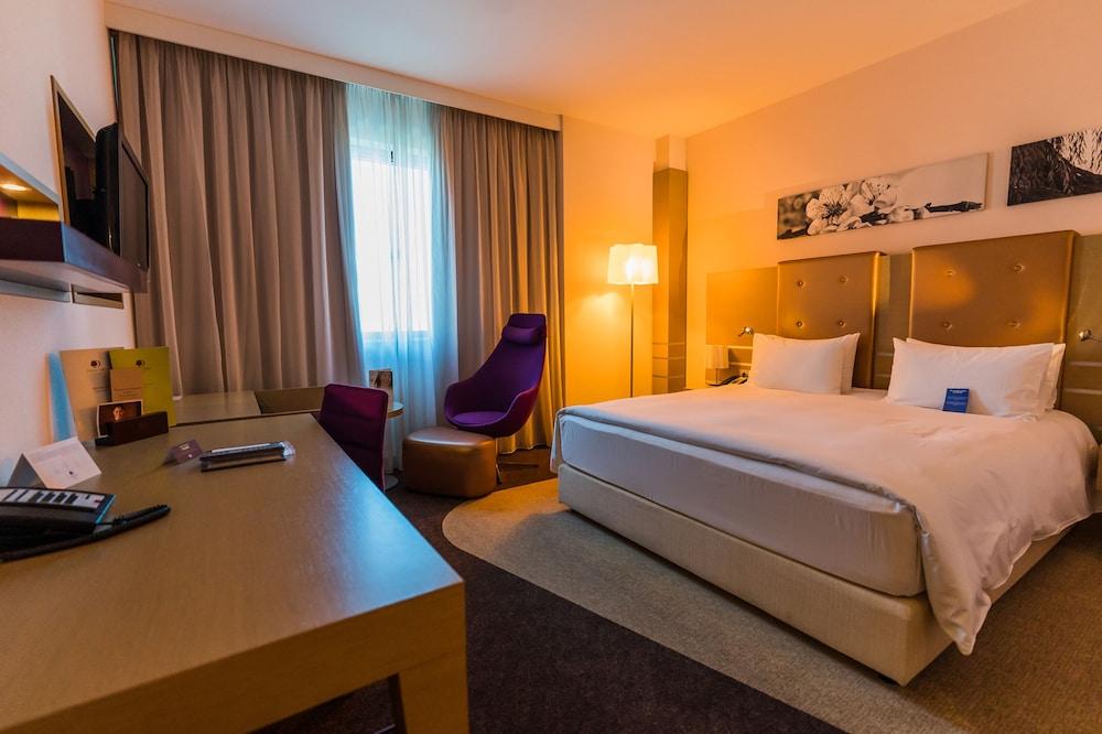 Doubletree By Hilton Oradea Hotel Ngoại thất bức ảnh