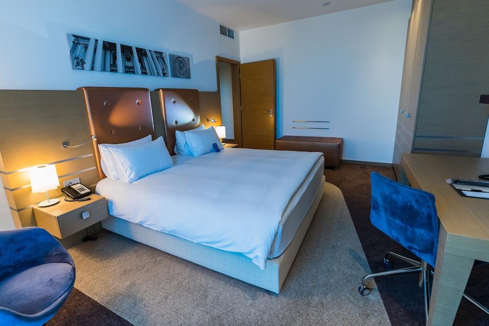 Doubletree By Hilton Oradea Hotel Ngoại thất bức ảnh