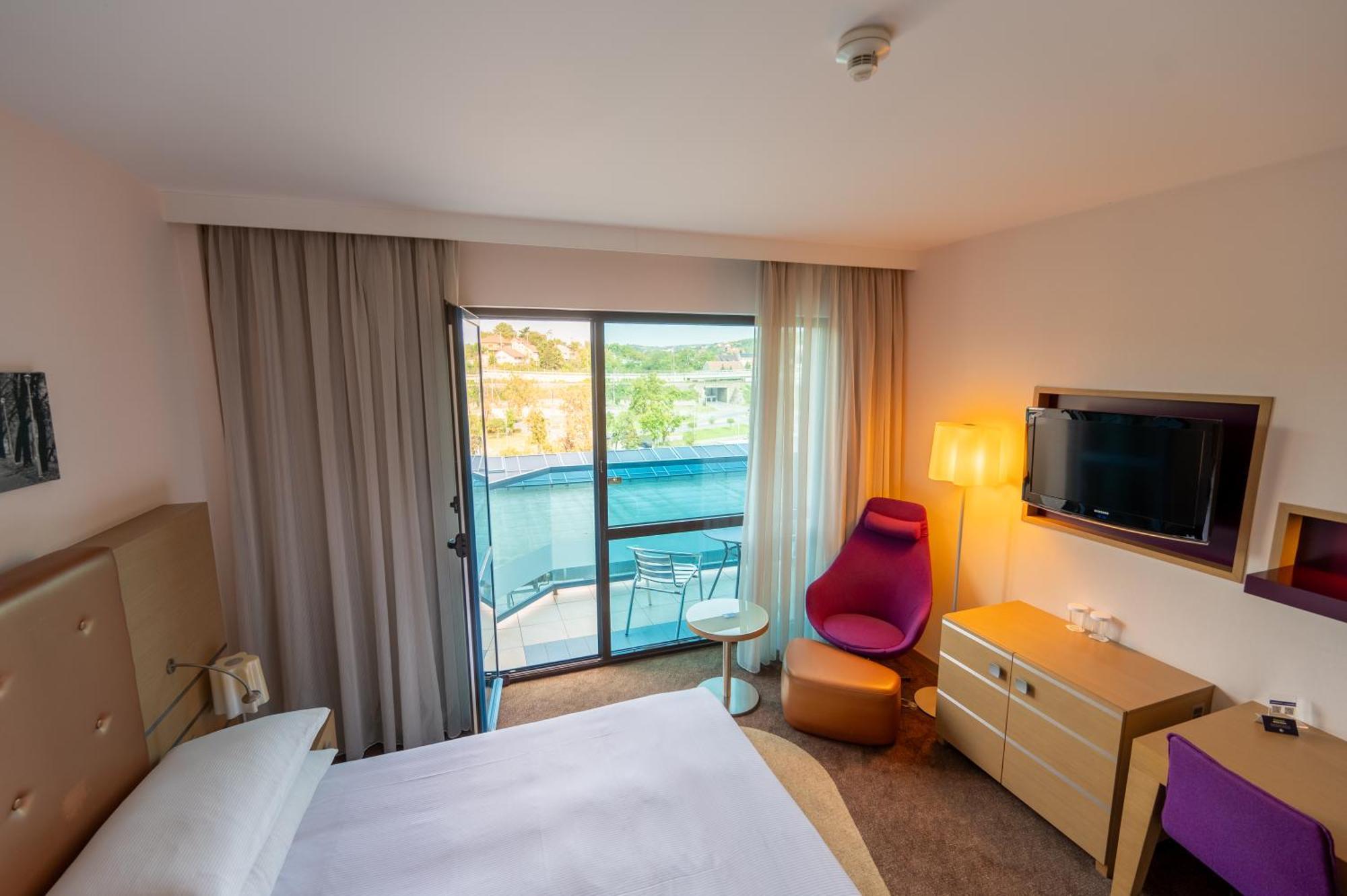 Doubletree By Hilton Oradea Hotel Ngoại thất bức ảnh