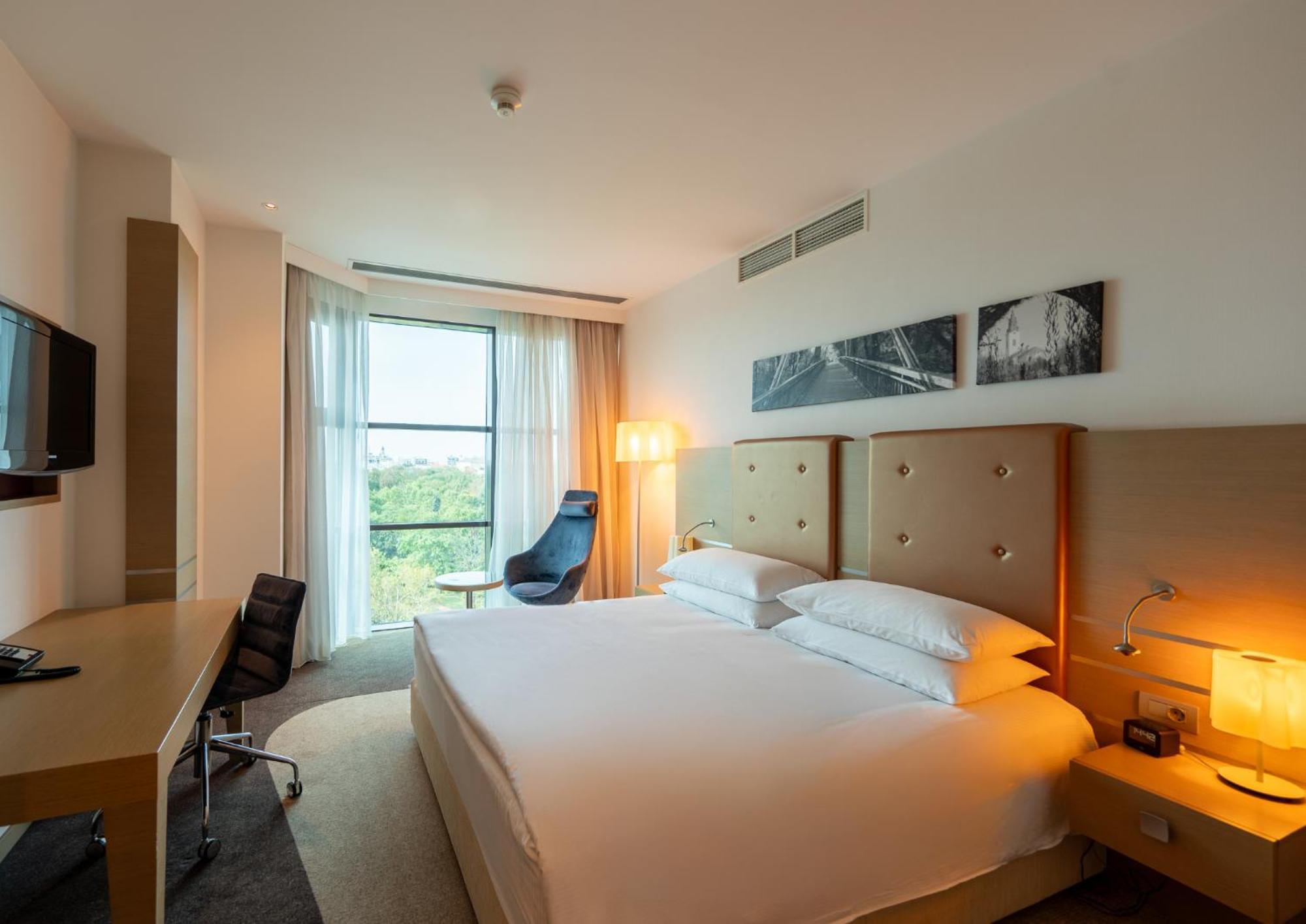 Doubletree By Hilton Oradea Hotel Phòng bức ảnh