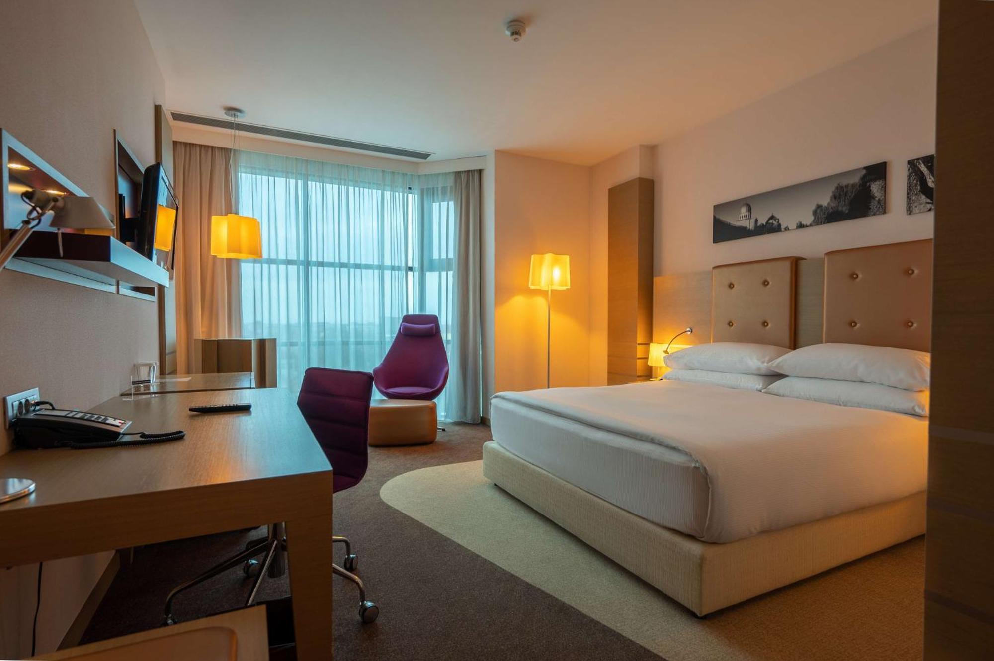 Doubletree By Hilton Oradea Hotel Ngoại thất bức ảnh