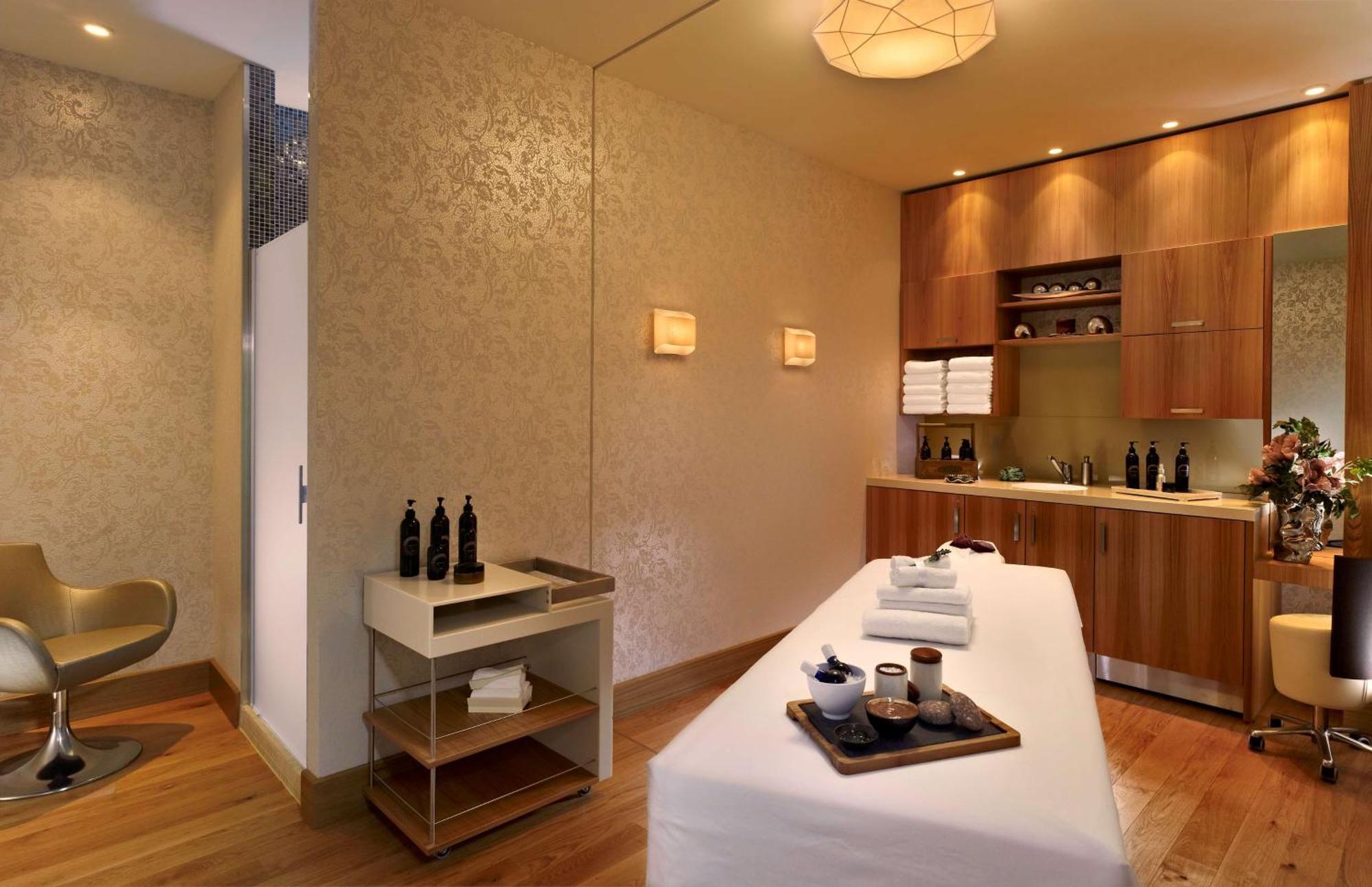 Doubletree By Hilton Oradea Hotel Ngoại thất bức ảnh