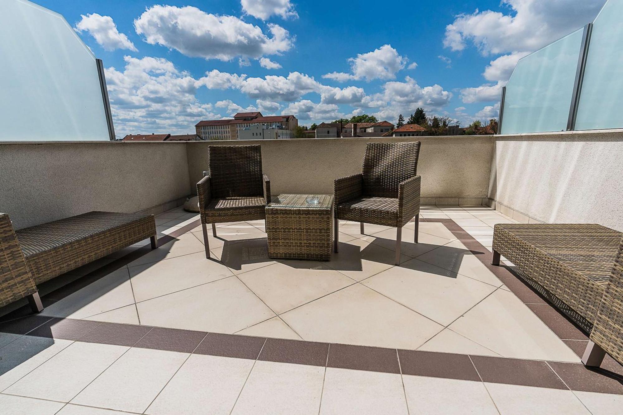 Doubletree By Hilton Oradea Hotel Ngoại thất bức ảnh