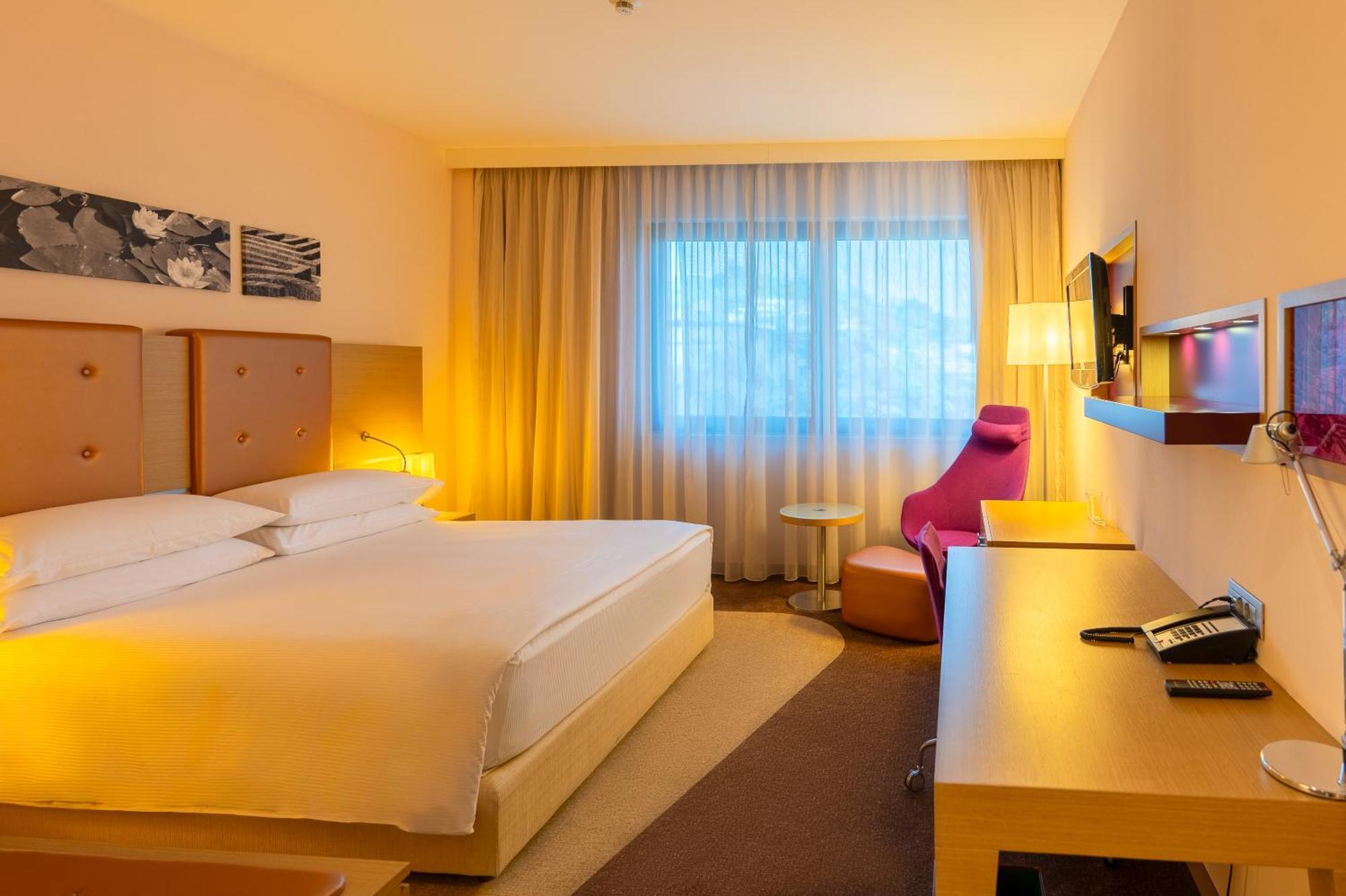 Doubletree By Hilton Oradea Hotel Ngoại thất bức ảnh