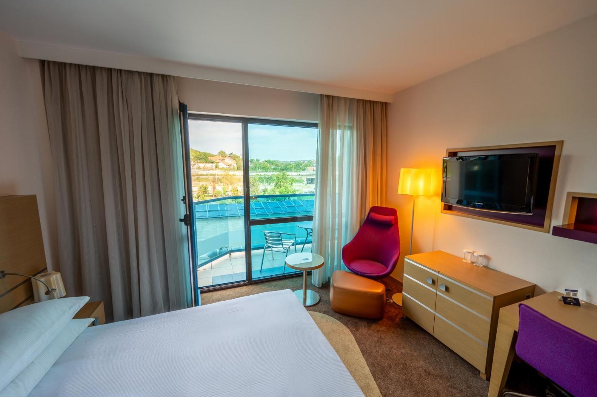 Doubletree By Hilton Oradea Hotel Ngoại thất bức ảnh