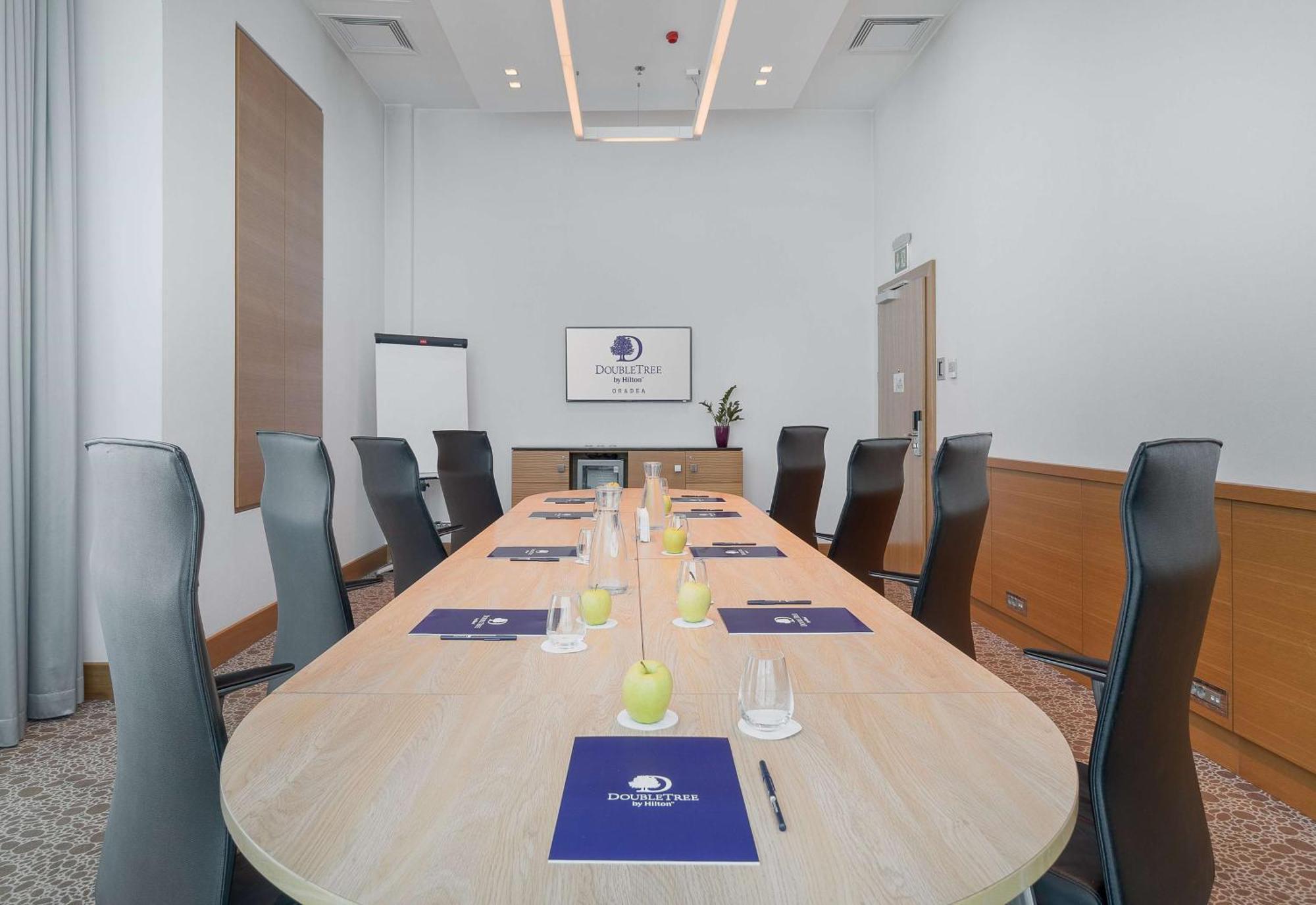 Doubletree By Hilton Oradea Hotel Ngoại thất bức ảnh