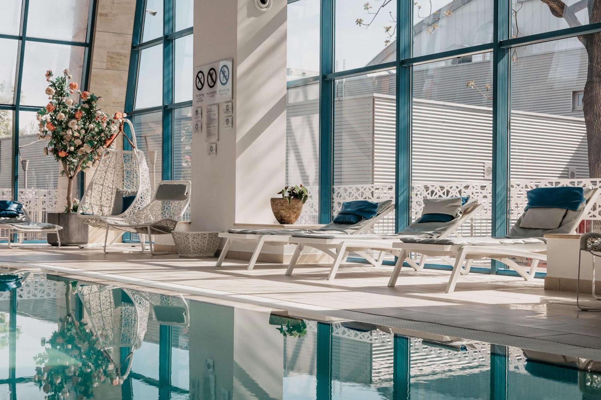 Doubletree By Hilton Oradea Hotel Ngoại thất bức ảnh