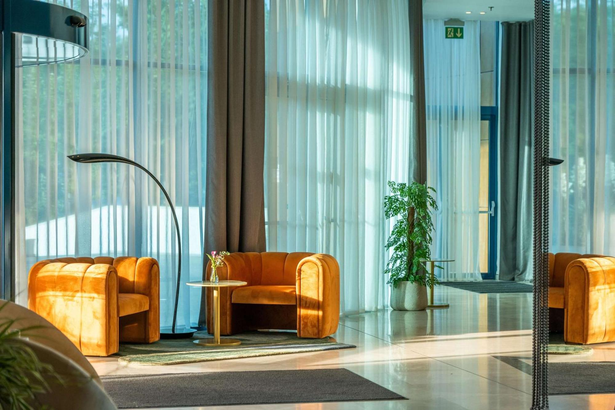 Doubletree By Hilton Oradea Hotel Ngoại thất bức ảnh