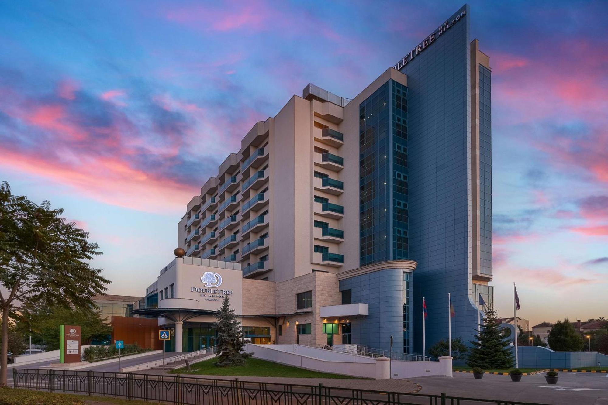 Doubletree By Hilton Oradea Hotel Ngoại thất bức ảnh